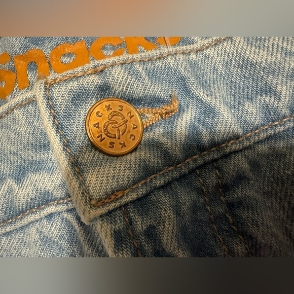 NWOT. MOTHER - SNACKS! The Fun Dip Utility Short Short - Picture 13 of 13